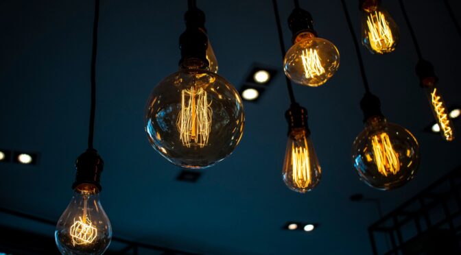 Знеструмлення в Східних Областях України: Аварійні Відключення та Відновлювальні Роботи