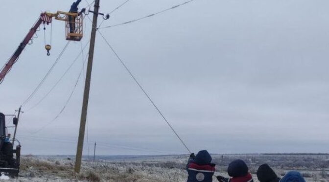 Без електроенергії у багатьох населених пунктах Миколаївської області через негоду