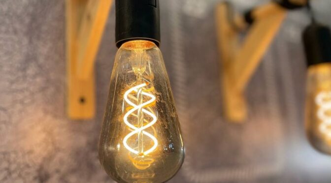 Дніпропетровщина: Графіки погодинних відключень світла через обстріли енергетичної інфраструктури