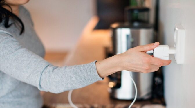 Чому в Чернівцях спостерігаються перепади напруги: пояснення експертів