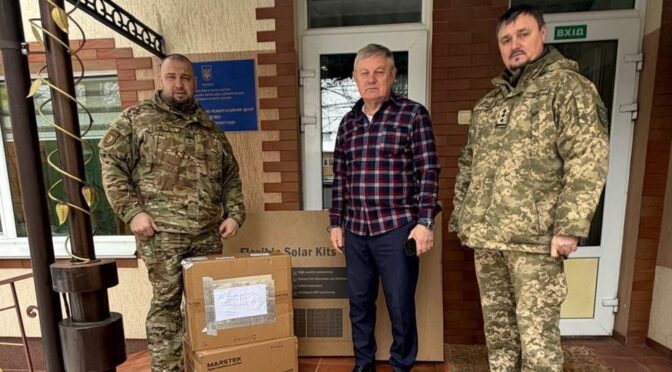 Тернопільські волонтери забезпечили навчальний заклад енергетичним обладнанням