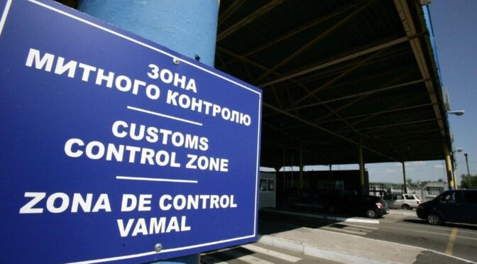 На Чопській митниці відсутність електроенергії спричинила затримки у пропуску людей