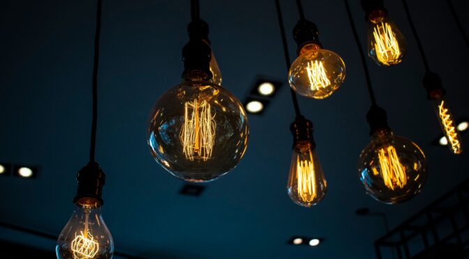 Оновлені графіки погодинних відключень електроенергії на Рівненщині на 11 березня