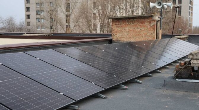 Сонячні електростанції забезпечують освітні заклади Дніпра