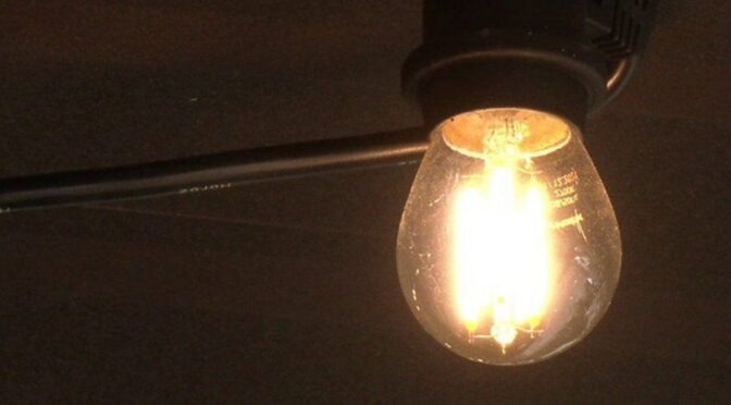 Оновлені графіки погодинних відключень електроенергії на Рівненщині на 16 березня