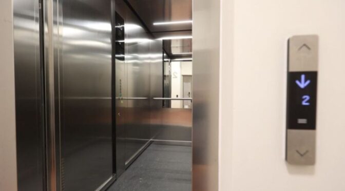 У Львові Зафіксовано Ситуацію з Застряглими в Ліфтах Після Відключення Світла