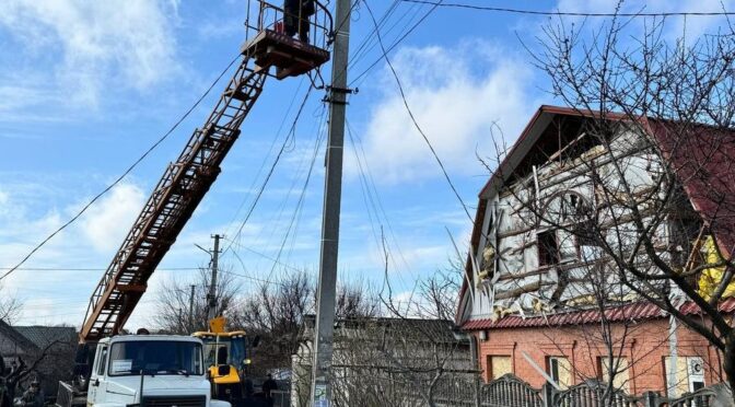 Відновлення електропостачання в Запоріжжі після обстрілу