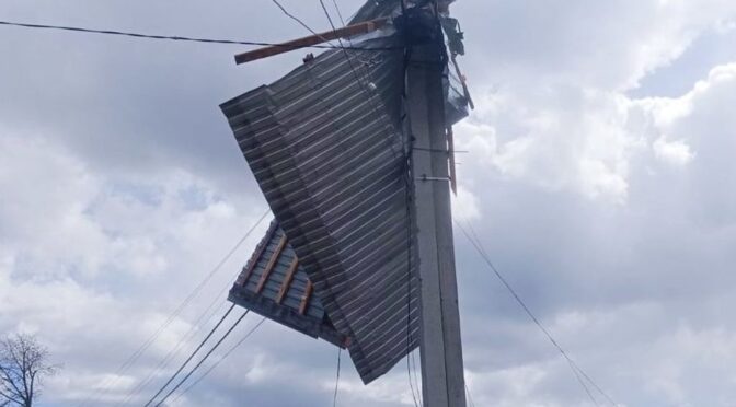 Негода залишила без світла понад 100 населених пунктів у дев’яти областях