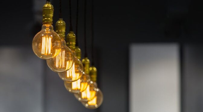 Планові відключення електроенергії у Дніпрі та Жовтих Водах 20 квітня