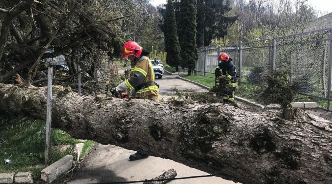 Негода залишила без світла понад п’ять тисяч жителів Черкащини