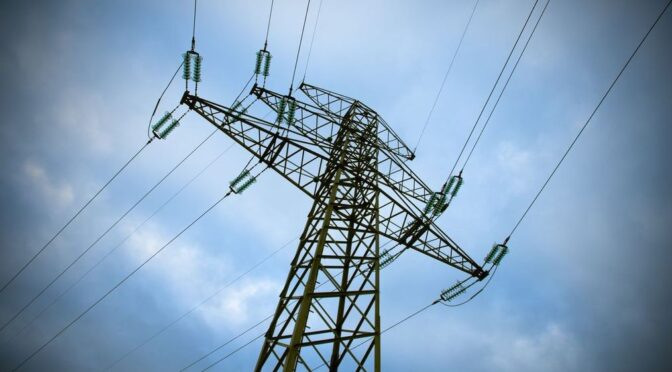 Негода на Івано-Франківщині спричиняє аварійні вимкнення електроенергії