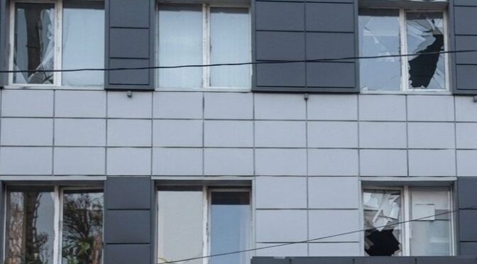 У Дніпрі через дронову атаку пошкоджено клієнтський центр ДТЕК